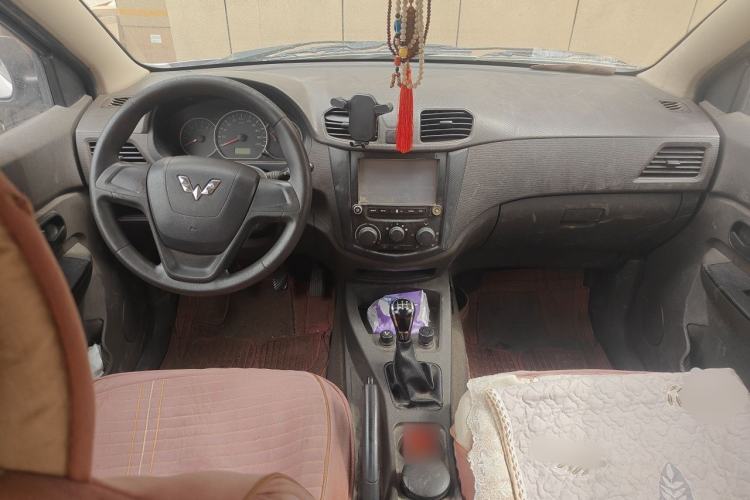 Used Wuling Hongguang 2014 1.5L Base Version Center Console