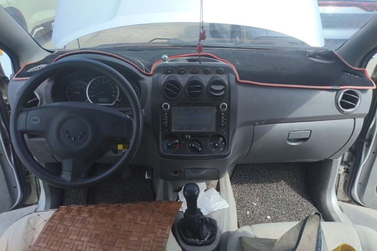 Used Wuling Hongguang 2014 1.2L Base Model China IV Center Console