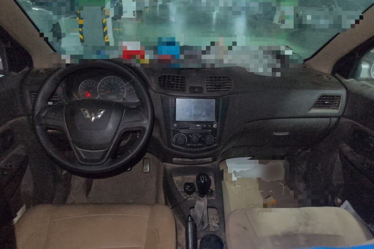 Used Wuling Hongguang 2014 1.2L Standard Model China IV Center Console