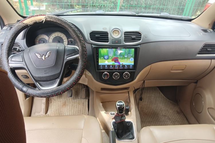 Used Wuling Hongguang 2014 1.5L S Comfort Model Center Console