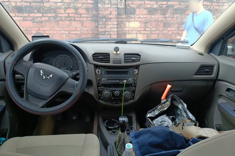 Used Wuling Hongguang 2014 1.5L Standard Version Center Console