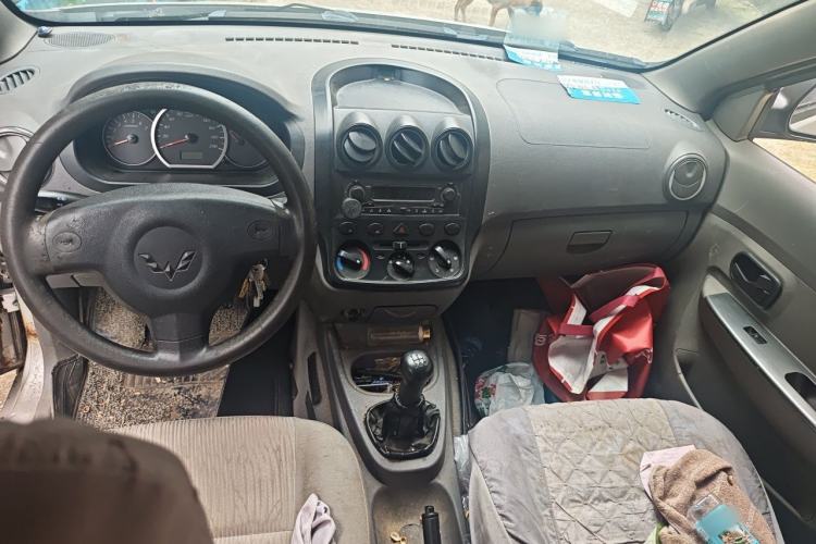 Used Wuling Hongguang 2014 1.2L Base Model China IV Center Console