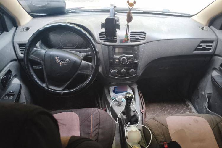 Used Wuling Hongguang 2014 1.5L Base Version Center Console