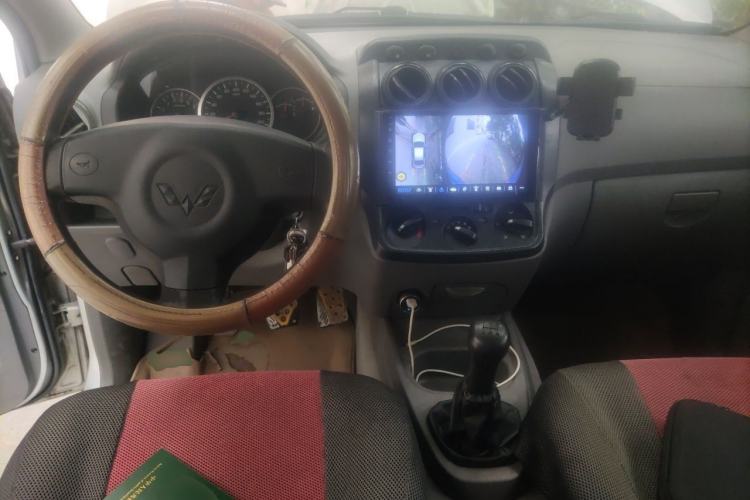 Used Wuling Hongguang 2014 1.2L Base Model China IV Center Console