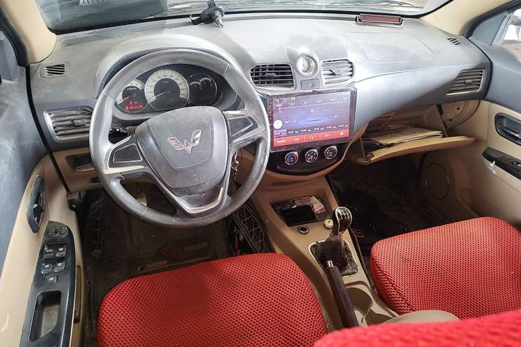Used Wuling Hongguang 2014 1.2L S Comfort Model China IV Center Console
