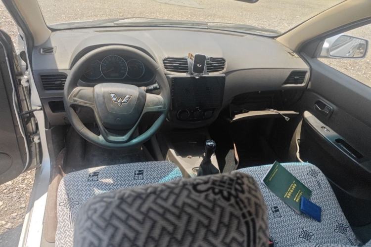 Used Wuling Hongguang 2014 1.5L Standard Version Center Console