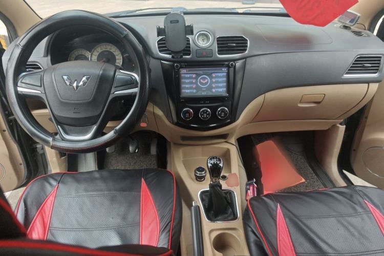 Used Wuling Hongguang 2014 1.5L S Comfort Model Center Console