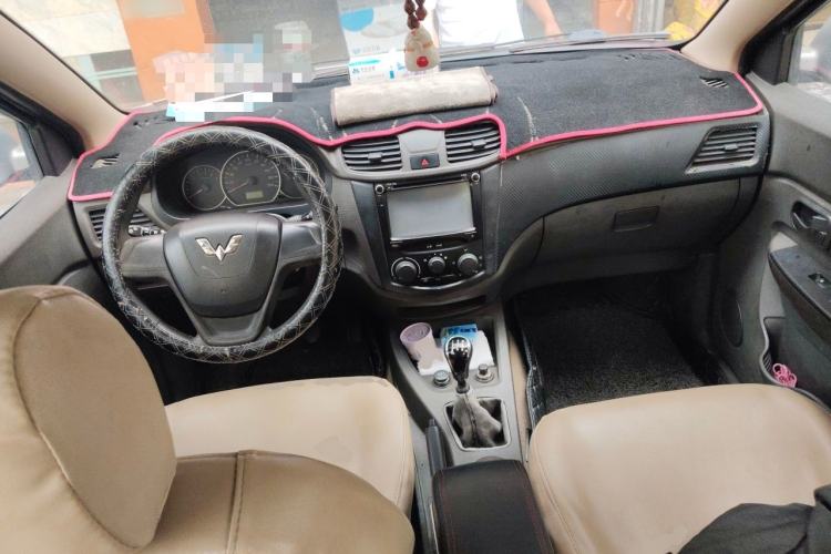 Used Wuling Hongguang 2014 1.5L S Standard Version Center Console