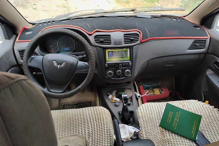 Used Wuling Hongguang 2014 1.5L S Standard Version Center Console
