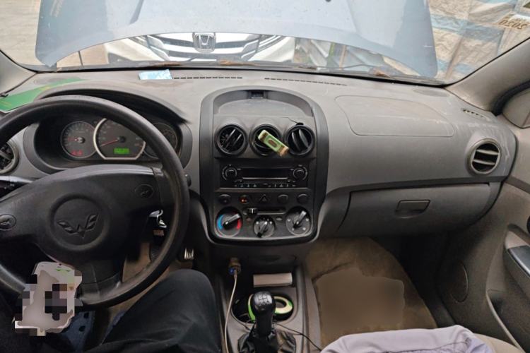 Used Wuling Hongguang 2014 1.2L Base Model China IV Center Console