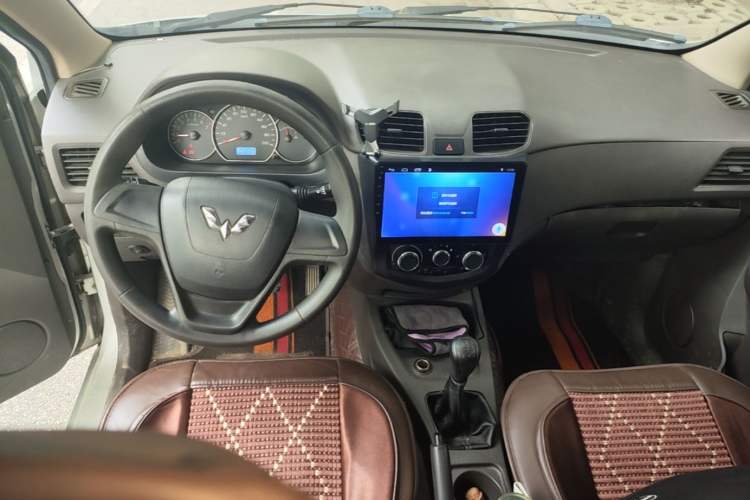 Used Wuling Hongguang 2014 1.5L S Standard Version Center Console