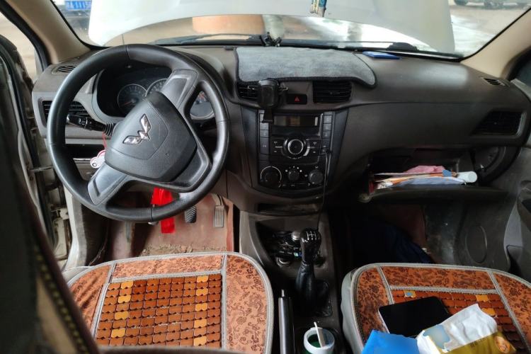 Used Wuling Hongguang 2014 1.5L Standard Version Center Console