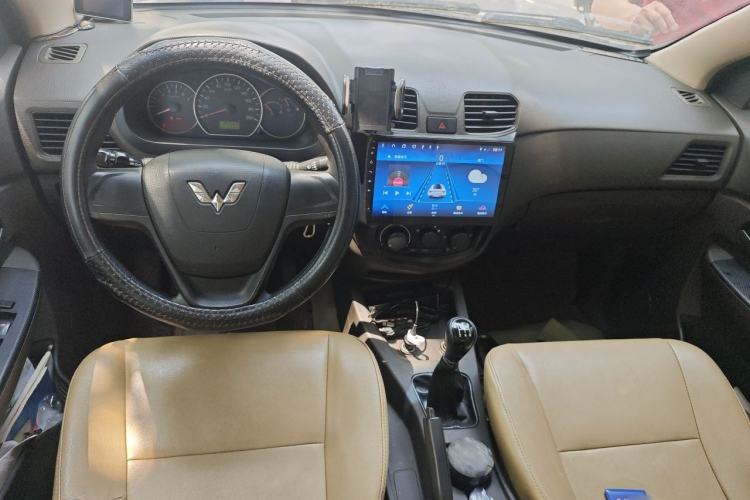 Used Wuling Hongguang 2014 1.2L Standard Model China IV Center Console