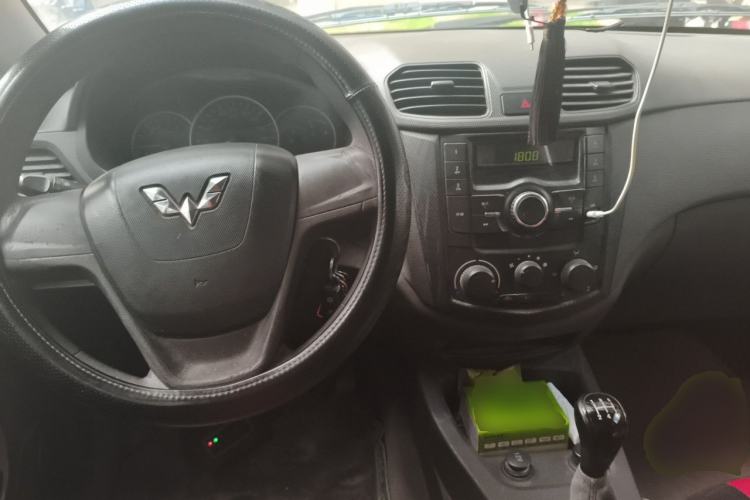 Used Wuling Hongguang 2014 1.5L Base Version Center Console