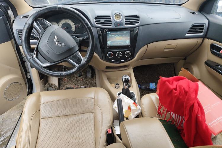 Used Wuling Hongguang 2014 1.2L S Standard Version China IV Standard Center Console