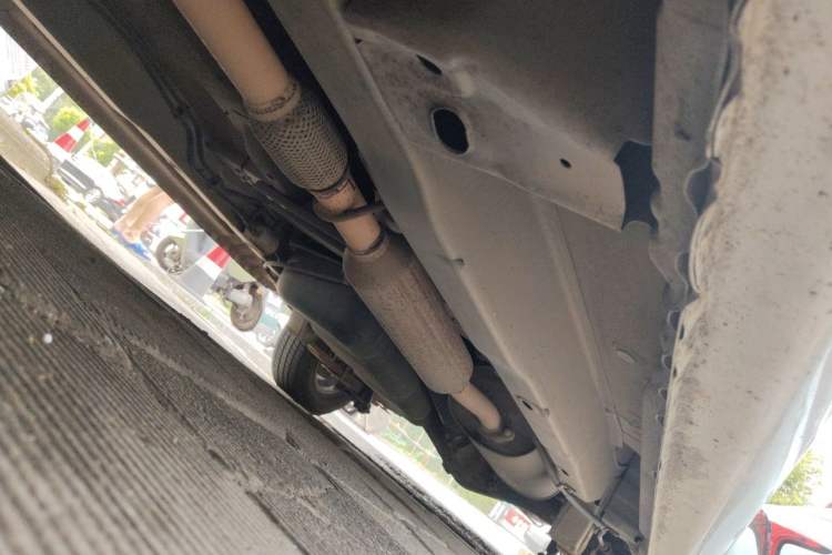 Used Wuling Hongguang 2014 1.5L S Standard Version Chassis Front Left