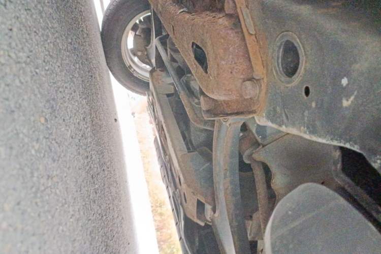 Used Wuling Hongguang 2014 1.5L Standard Version Chassis Front Right