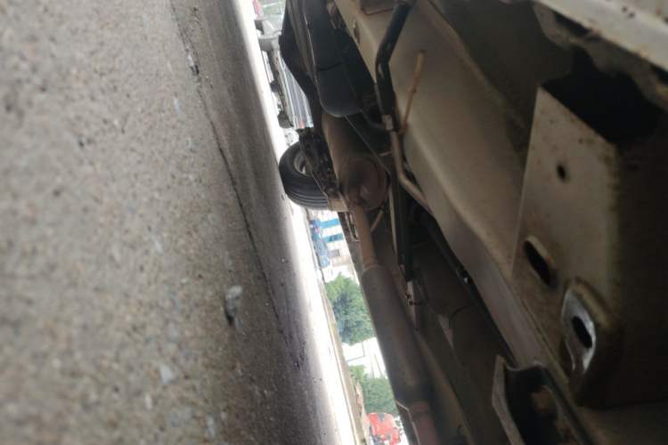 Used Wuling Hongguang 2014 1.5L Standard Version Chassis Front Right
