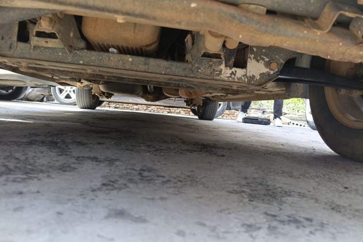 Used Wuling Hongguang 2014 1.5L S Luxury Model Chassis Front