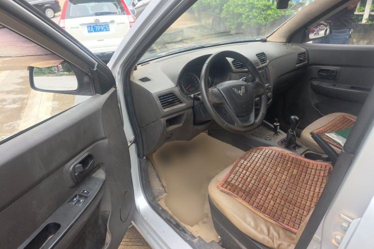 Used Wuling Hongguang 2014 1.2L Base Model China IV Driver Seat