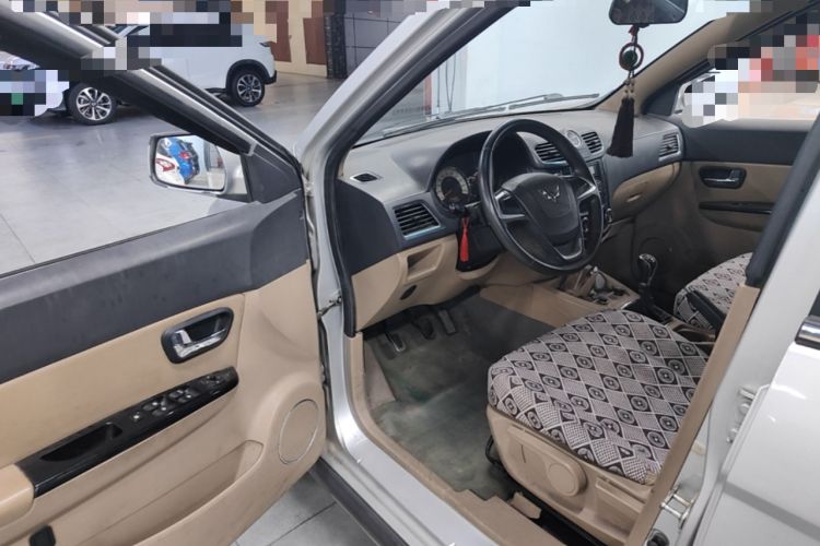 Used Wuling Hongguang 2014 1.5L S Comfort Model Driver Seat