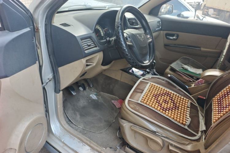 Used Wuling Hongguang 2014 1.5L S Luxury Model Driver Seat
