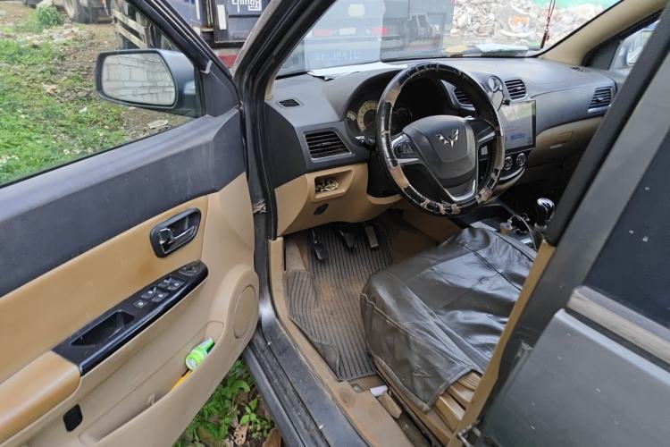 Used Wuling Hongguang 2014 1.5L S Luxury Model Driver Seat