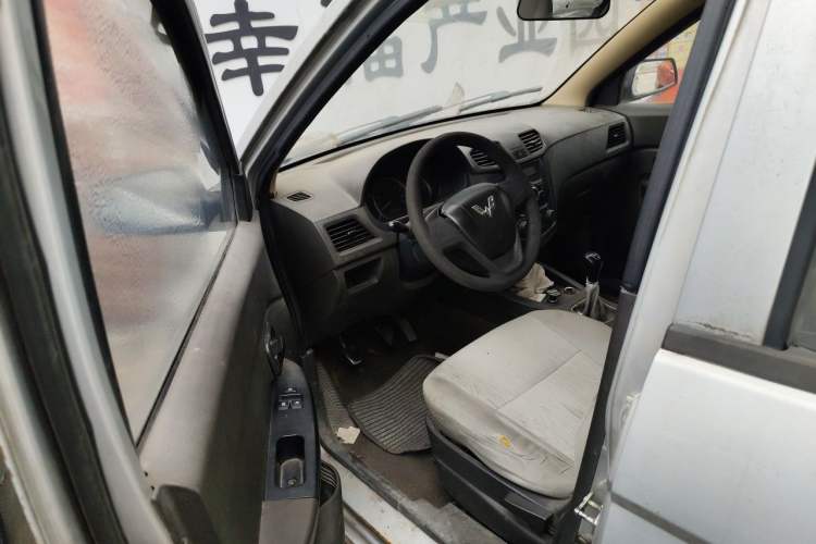 Used Wuling Hongguang 2014 1.2L Base Model China IV Driver Seat