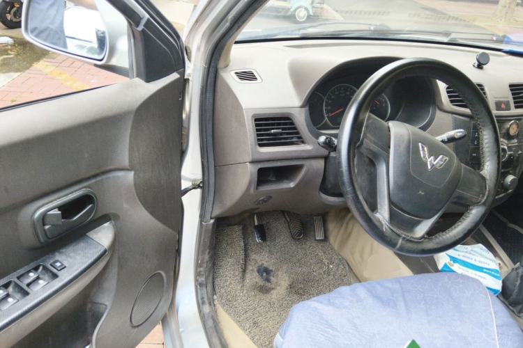 Used Wuling Hongguang 2014 1.5L Standard Version Driver Seat