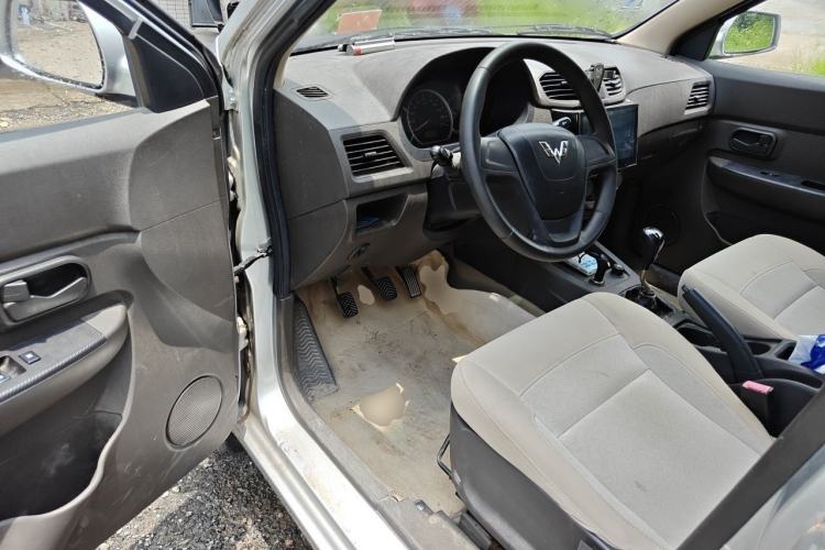 Used Wuling Hongguang 2014 1.5L Standard Version Driver Seat