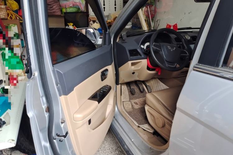 Used Wuling Hongguang 2014 1.2L S Comfort Model China IV Driver Seat