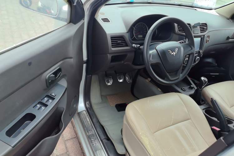 Used Wuling Hongguang 2014 1.5L S Standard Version Driver Seat