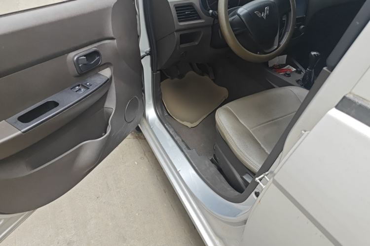Used Wuling Hongguang 2014 1.5L Standard Version Driver Seat
