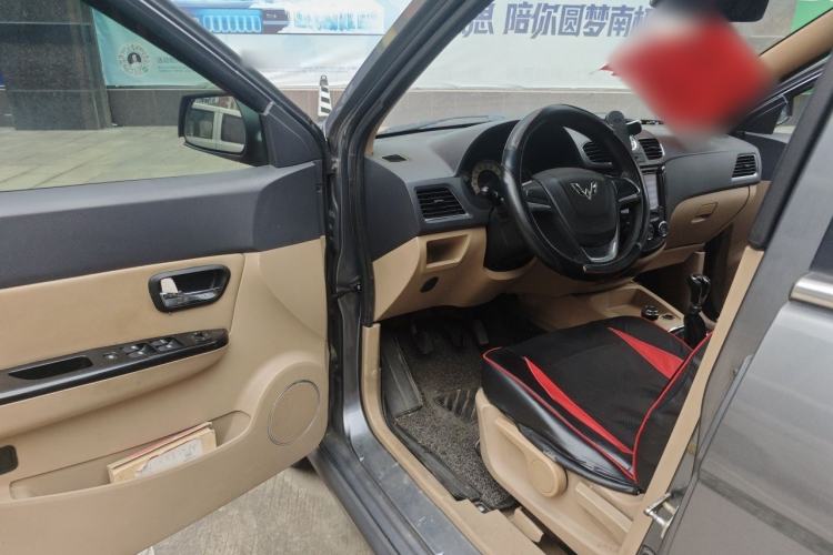 Used Wuling Hongguang 2014 1.5L S Comfort Model Driver Seat
