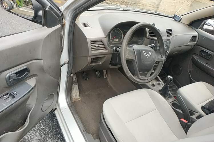 Used Wuling Hongguang 2014 1.2L Base Model China IV Driver Seat