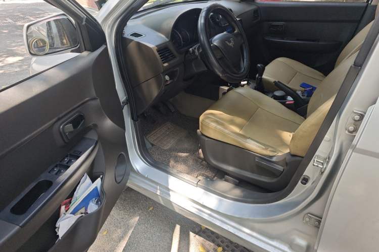Used Wuling Hongguang 2014 1.2L Standard Model China IV Driver Seat