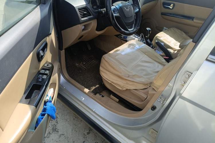 Used Wuling Hongguang 2014 1.5L S Luxury Model Driver Seat