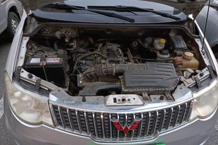Used Wuling Hongguang 2014 1.5L Standard Version Engine Bay