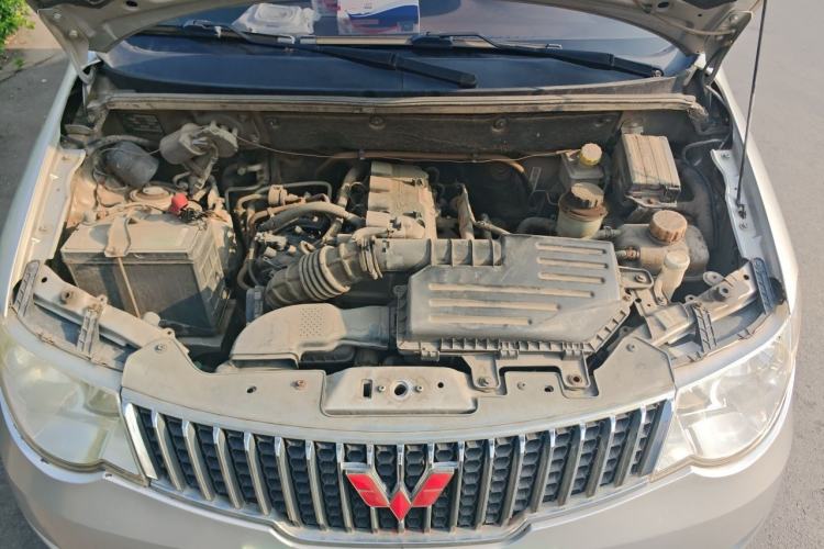 Used Wuling Hongguang 2014 1.5L Standard Version Engine Bay