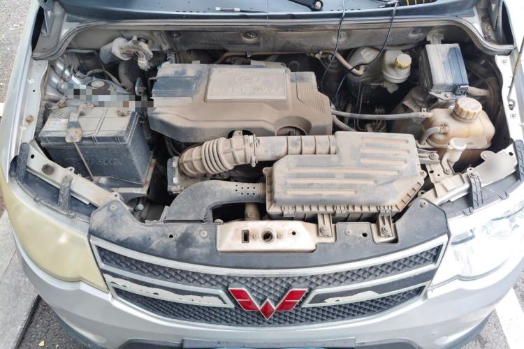 Used Wuling Hongguang 2014 1.5L S Luxury Model Engine Bay