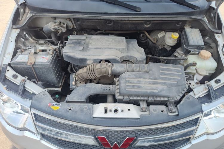 Used Wuling Hongguang 2014 1.5L S Luxury Model Engine Bay