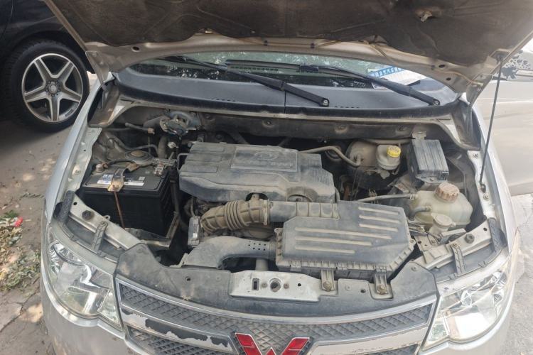 Used Wuling Hongguang 2014 1.5L S Luxury Model Engine Bay