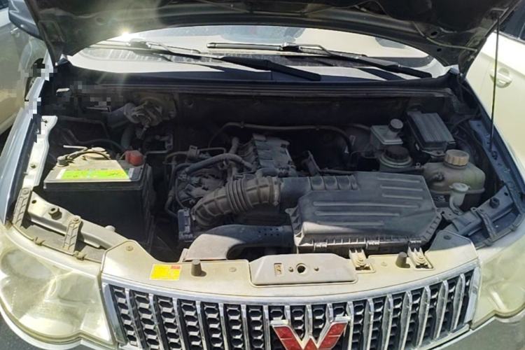 Used Wuling Hongguang 2014 1.5L Standard Version Engine Bay