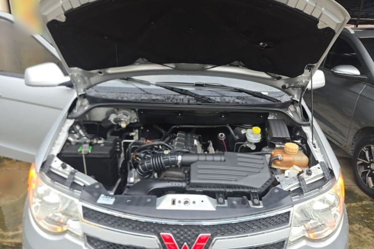 Used Wuling Hongguang 2014 1.5L S Standard Version Engine Bay