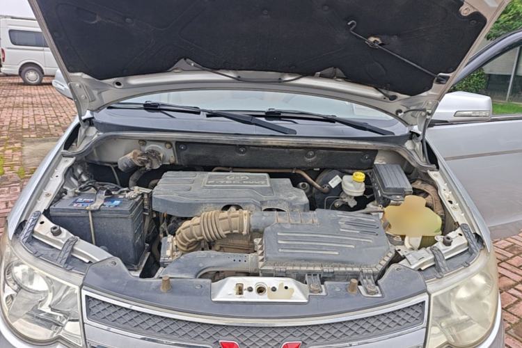 Used Wuling Hongguang 2014 1.5L S Luxury Model Engine Bay