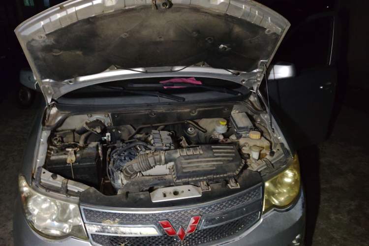 Used Wuling Hongguang 2014 1.5L S Standard Version Engine Bay