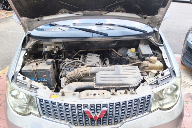 Used Wuling Hongguang 2014 1.5L Standard Version Engine Bay