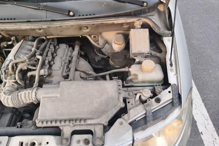 Used Wuling Hongguang 2014 1.2L Standard Model China IV Engine Bay Left