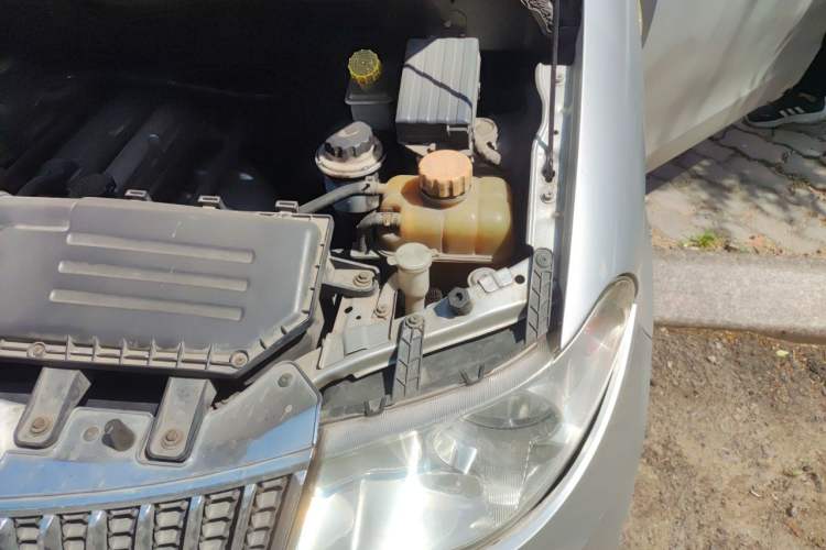 Used Wuling Hongguang 2014 1.2L Base Model China IV Engine Bay Left