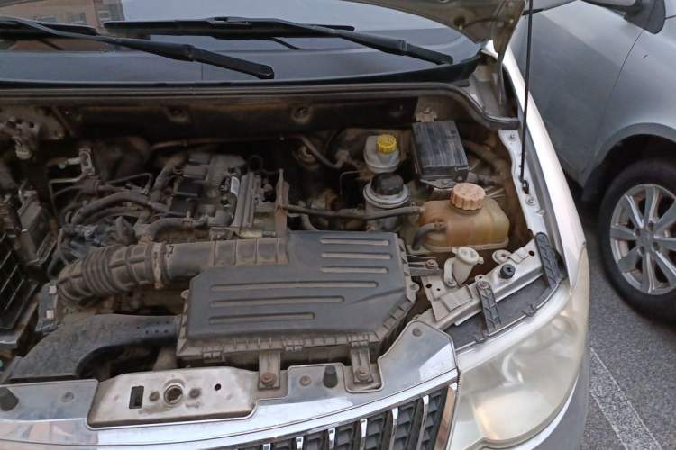 Used Wuling Hongguang 2014 1.5L Standard Version Engine Bay Left